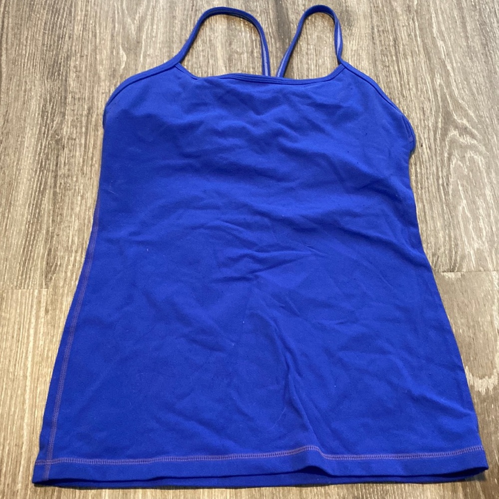 Lululemon workout shirt with built-in bra. Size 6 no tags